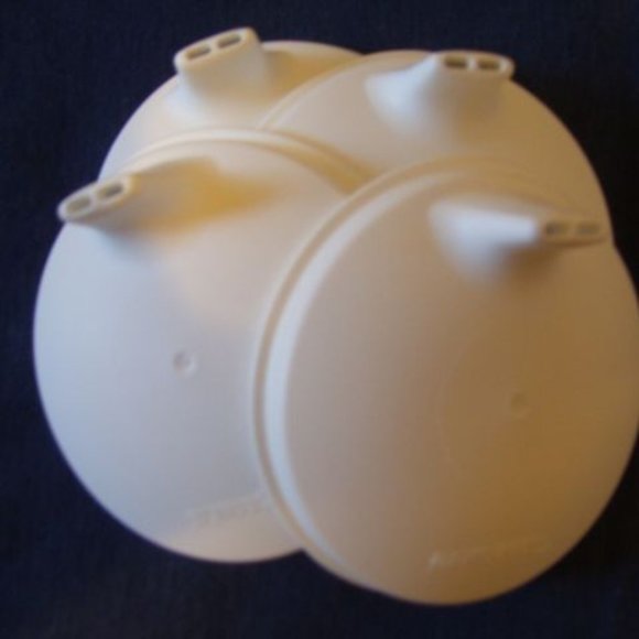 New Tupperware Bell Tumblers set of 4 w/seals - Picture 3 of 3